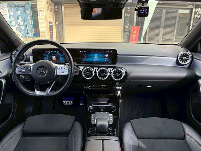 M-BENZ賓士 A180  第7張相片
