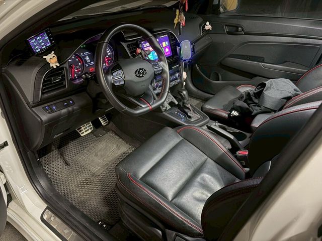 HYUNDAI現代 ELANTRA  第7張相片