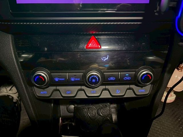 HYUNDAI現代 ELANTRA  第13張相片