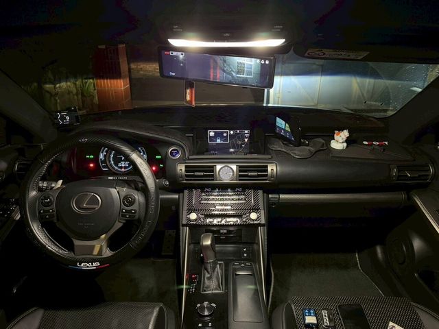 LEXUS凌志 IS 300H  第8張相片