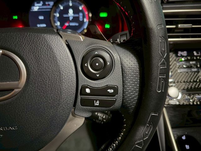 LEXUS凌志 IS 300H  第11張相片