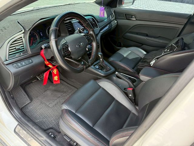 HYUNDAI現代 ELANTRA  第5張相片