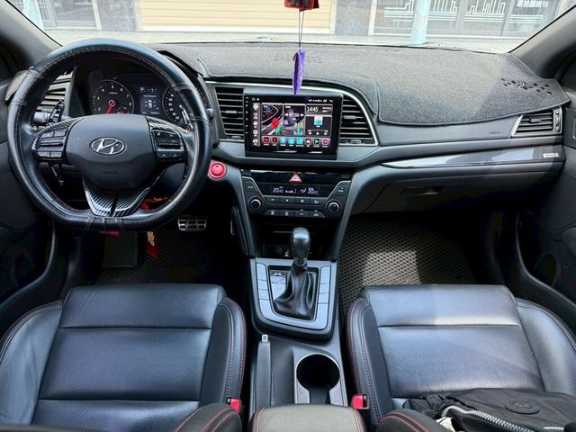 HYUNDAI現代 ELANTRA  第7張相片
