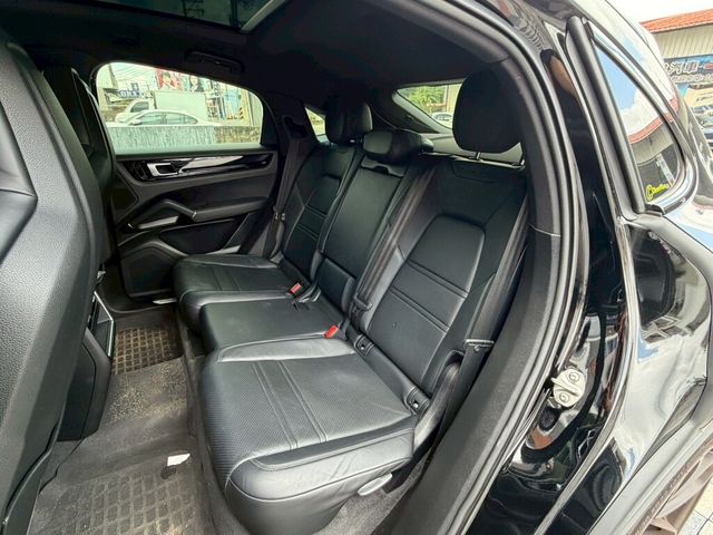 PORSCHE保時捷 CAYENNE  第18張相片