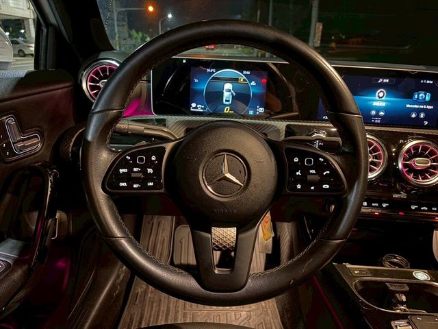 M-BENZ賓士 A180  第8張相片