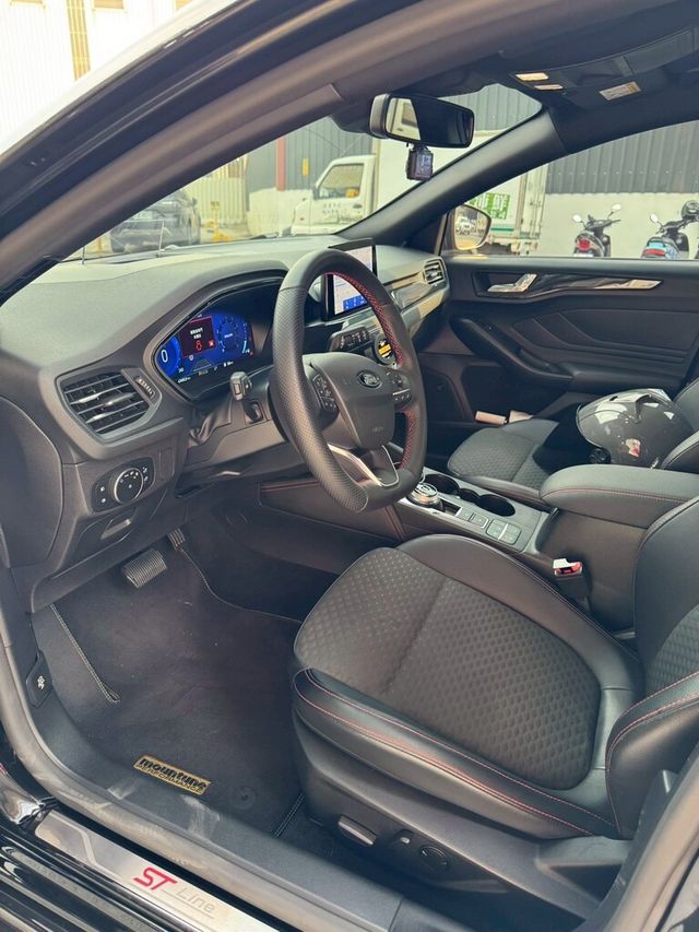 FORD福特 FOCUS  第8張相片