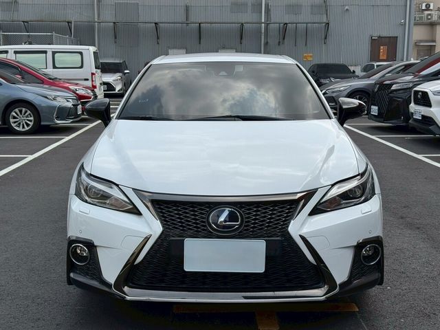 LEXUS凌志 CT200H  第2張相片