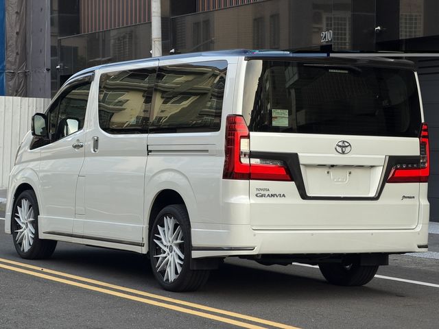 TOYOTA豐田 GRANVIA  第2張相片