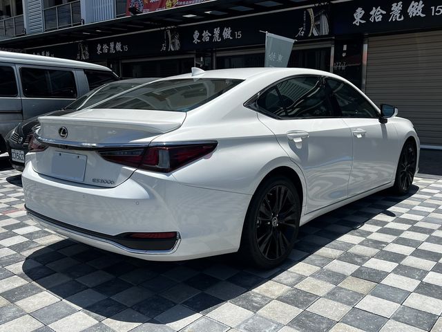 LEXUS凌志 ES300H  第3張相片