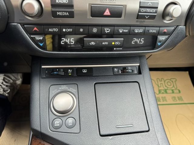 LEXUS凌志 ES300H  第10張相片