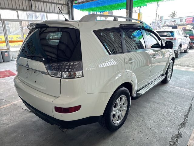 MITSUBISHI三菱 OUTLANDER  第2張相片