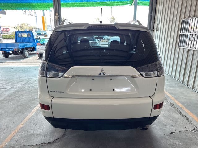 MITSUBISHI三菱 OUTLANDER  第4張相片