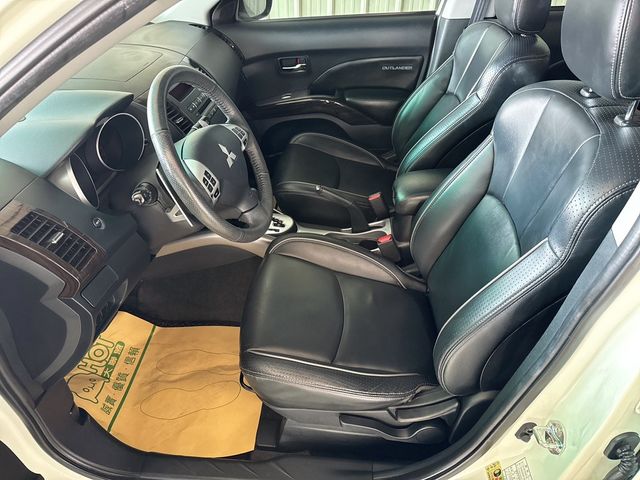 MITSUBISHI三菱 OUTLANDER  第10張相片