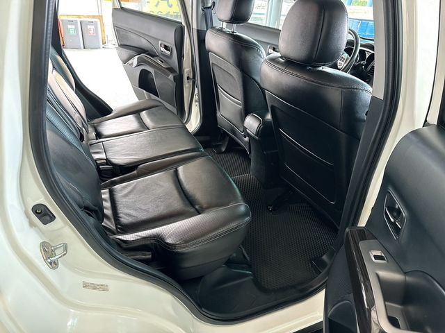 MITSUBISHI三菱 OUTLANDER  第13張相片