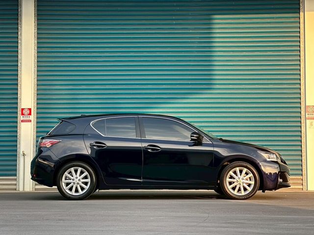 LEXUS凌志 CT200H  第3張相片