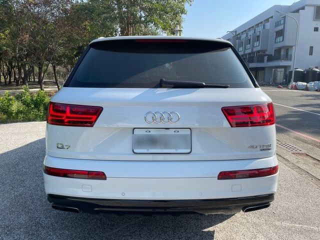 AUDI奧迪 Q7  第15張相片