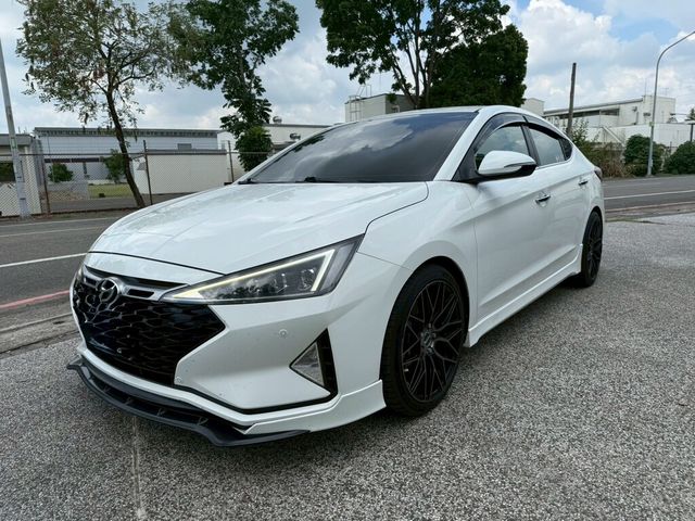 HYUNDAI現代 ELANTRA  第1張相片