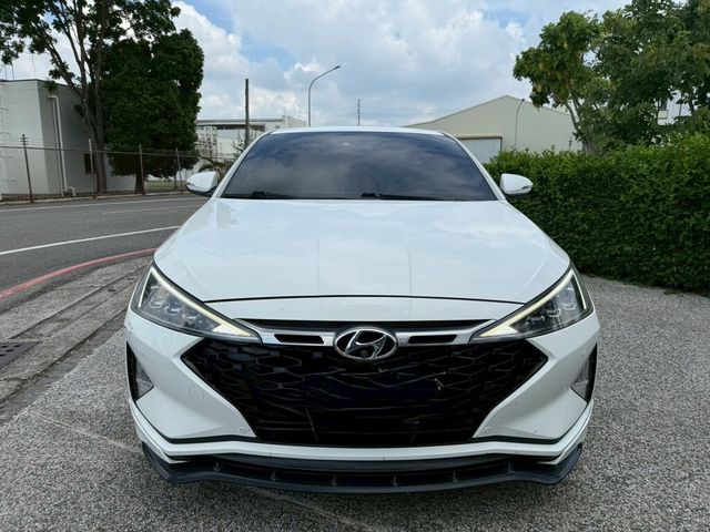 HYUNDAI現代 ELANTRA  第2張相片