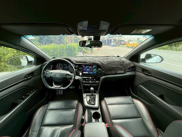 HYUNDAI現代 ELANTRA  第4張相片