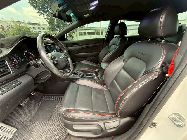 HYUNDAI現代 ELANTRA  第5張相片