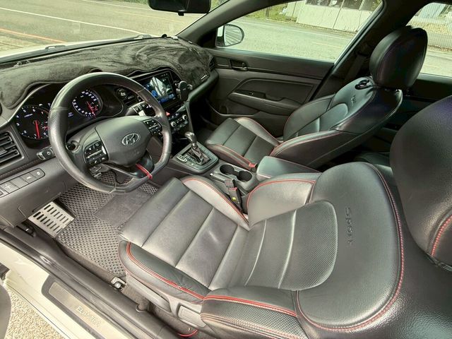 HYUNDAI現代 ELANTRA  第6張相片