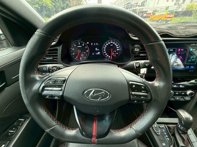 HYUNDAI現代 ELANTRA  第9張相片