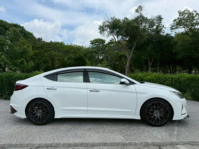 HYUNDAI現代 ELANTRA  第12張相片