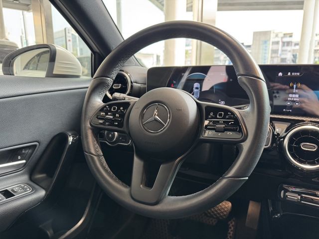 M-BENZ賓士 A180  第3張相片