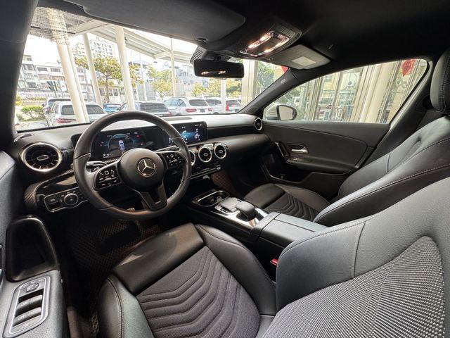 M-BENZ賓士 A180  第5張相片