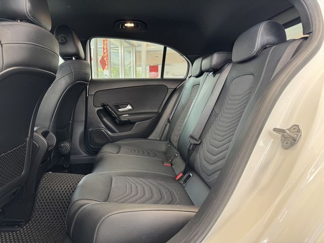 M-BENZ賓士 A180  第6張相片