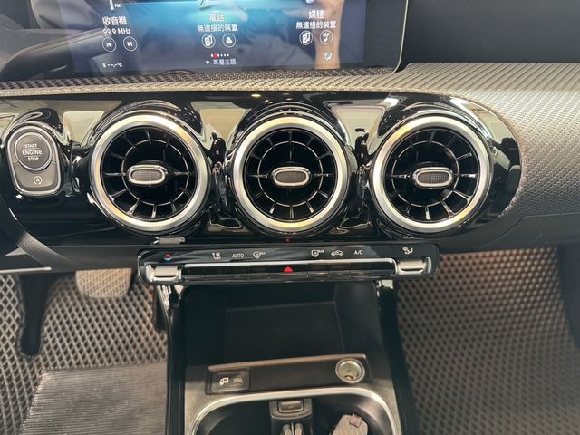 M-BENZ賓士 A180  第9張相片