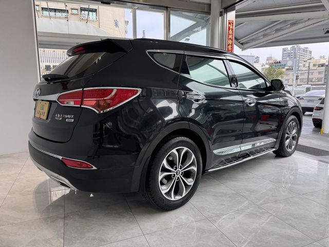 HYUNDAI現代 SANTA FE  第2張相片