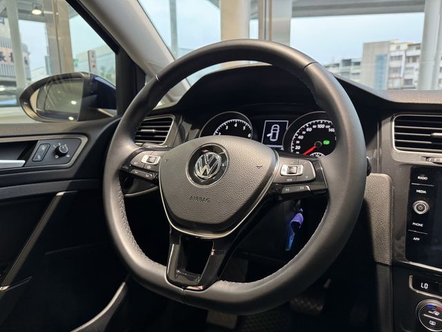 VOLKSWAGEN福斯 GOLF  第4張相片