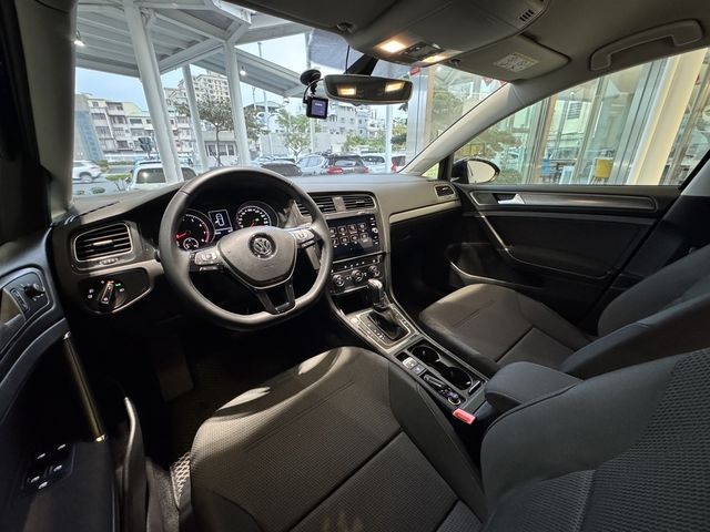 VOLKSWAGEN福斯 GOLF  第6張相片