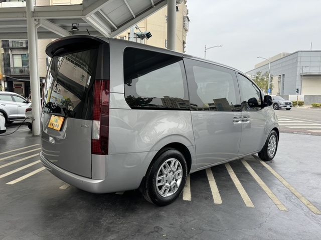HYUNDAI現代 STARIA  第2張相片