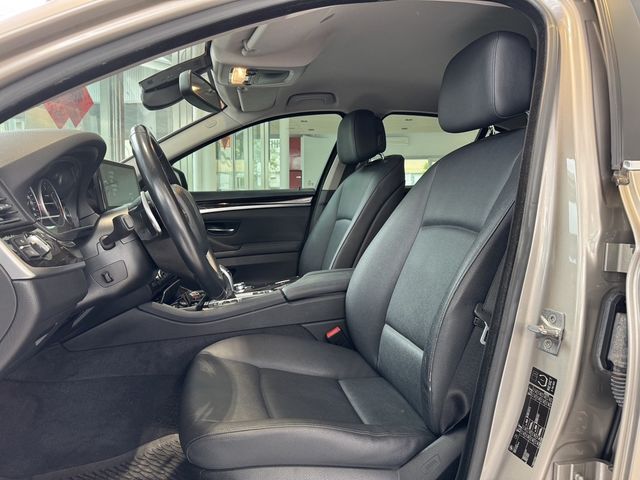 BMW寶馬 520D  第9張相片