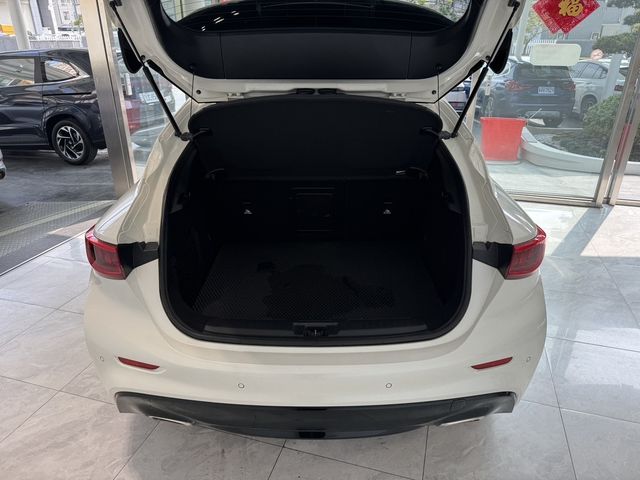 INFINITI無限 Q30  第7張相片
