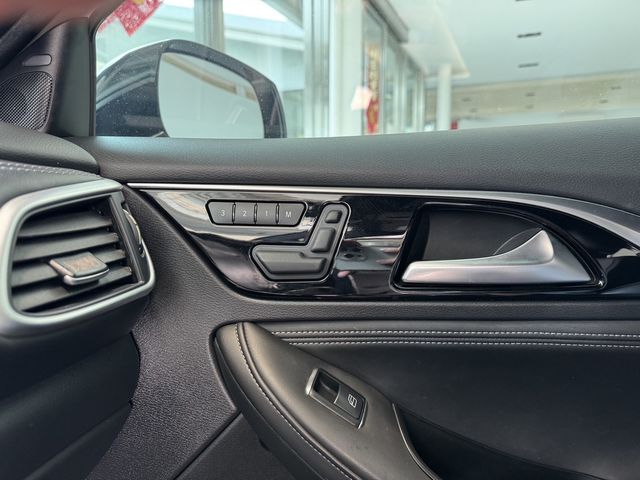 INFINITI無限 Q30  第19張相片