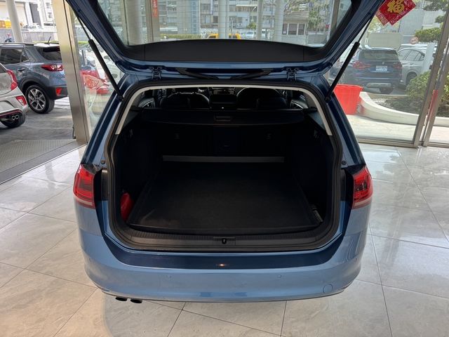 VOLKSWAGEN福斯 GOLF VARIANT  第37張相片
