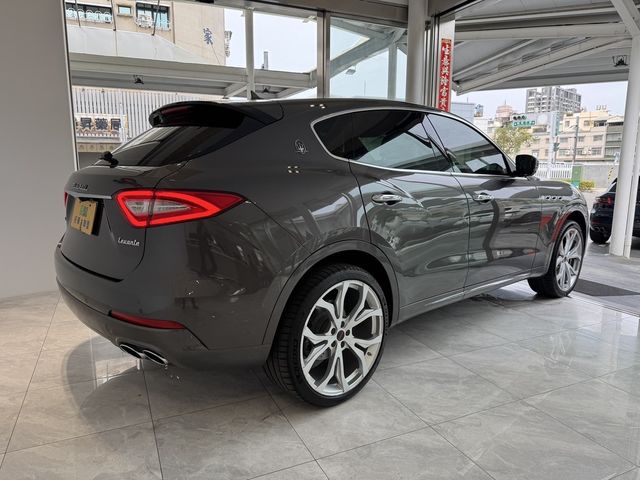 MASERATI瑪莎拉蒂 LEVANTE S  第2張相片