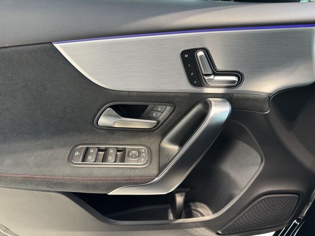 M-BENZ賓士 A180  第16張相片