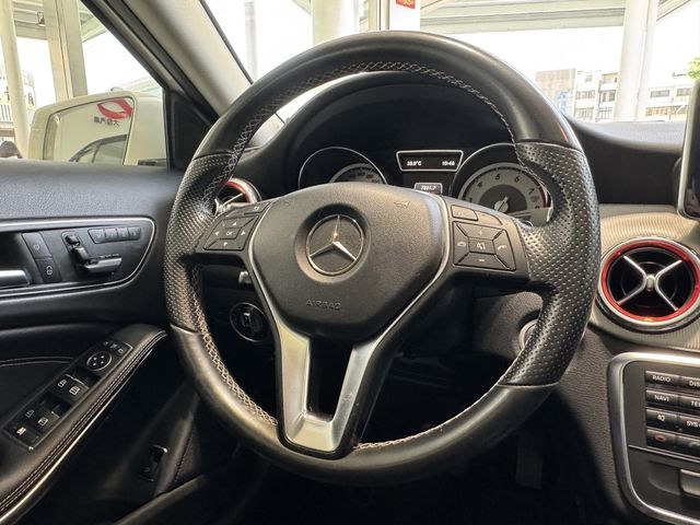 M-BENZ賓士 GLA200  第4張相片