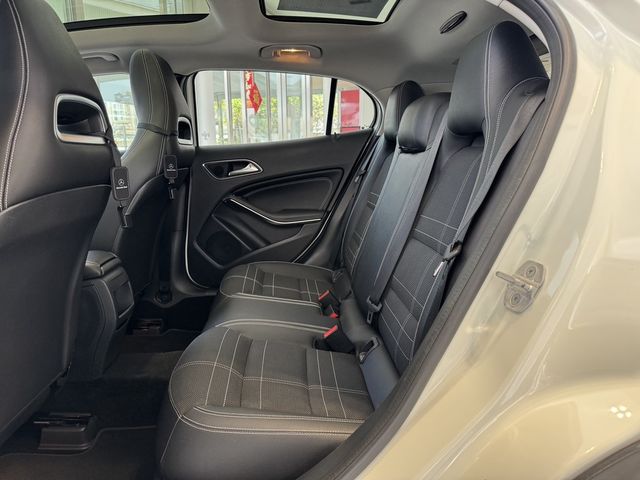 M-BENZ賓士 GLA200  第7張相片