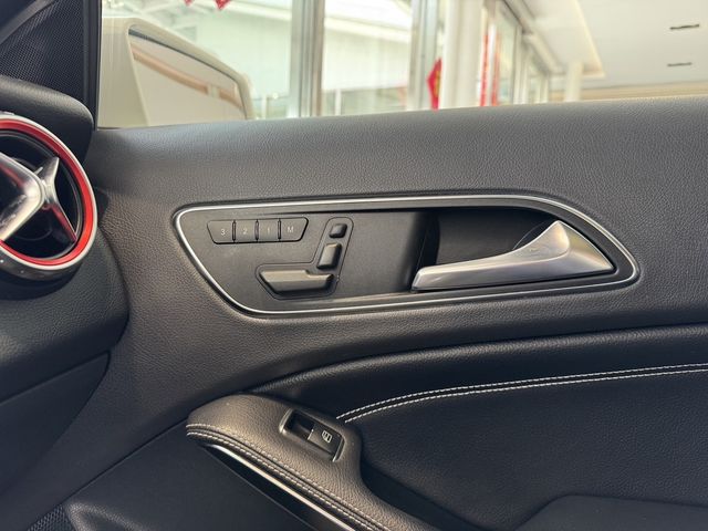 M-BENZ賓士 GLA200  第10張相片