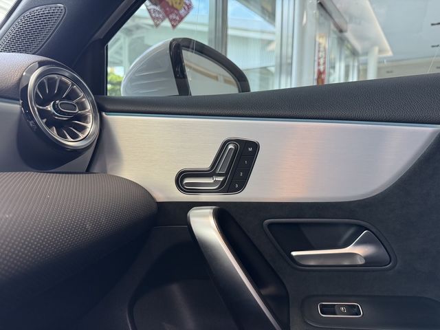 M-BENZ賓士 A180  第9張相片