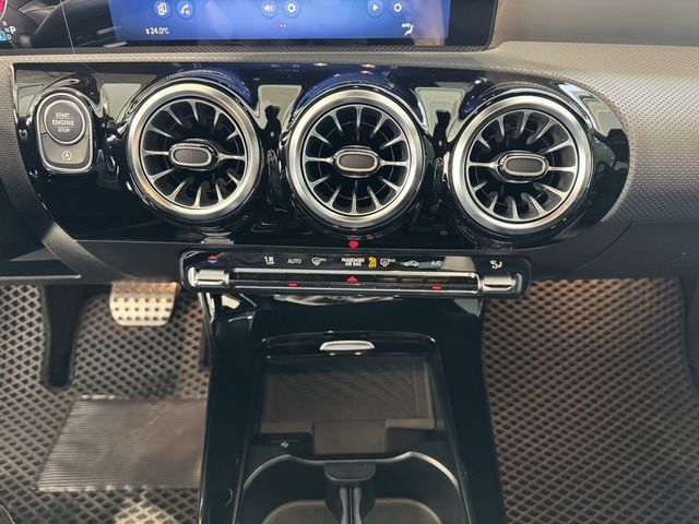 M-BENZ賓士 A180  第12張相片