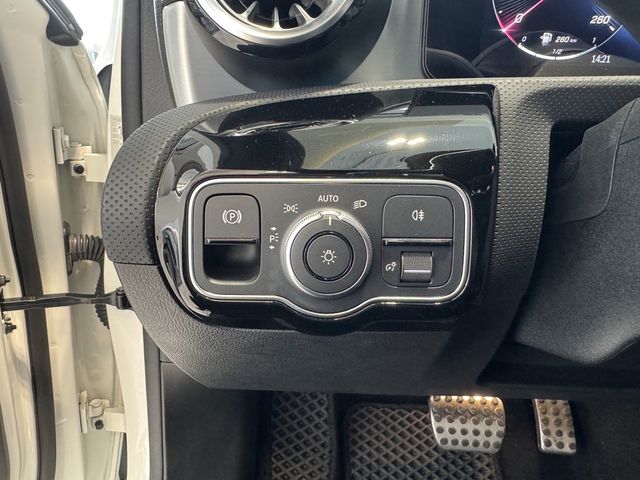 M-BENZ賓士 A180  第14張相片