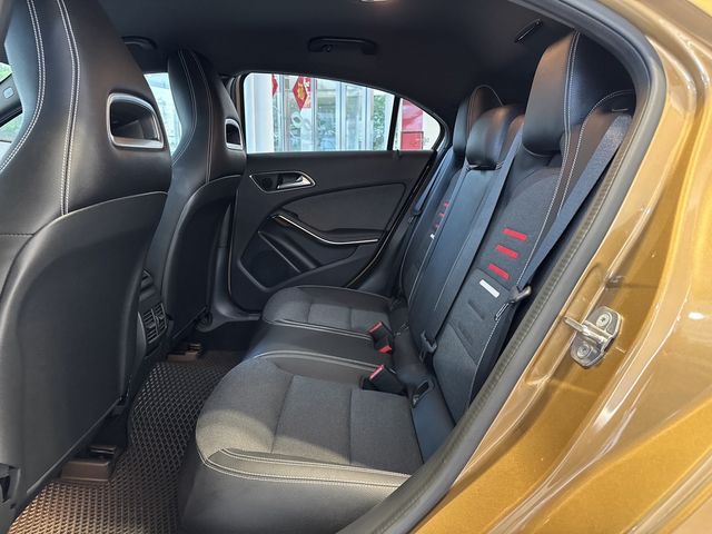 M-BENZ賓士 A180  第7張相片