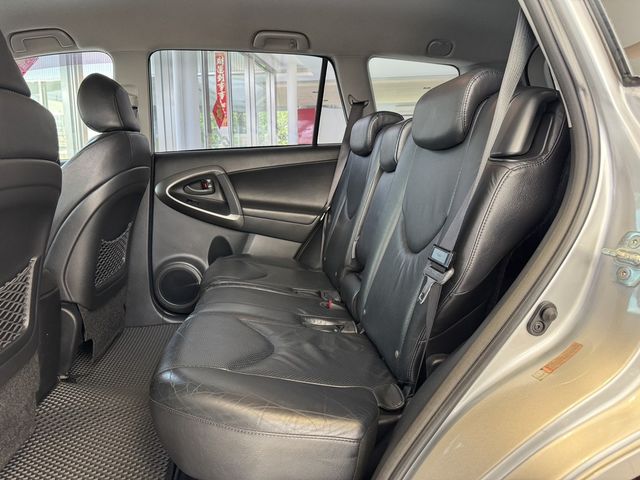 TOYOTA豐田 RAV4  第7張相片