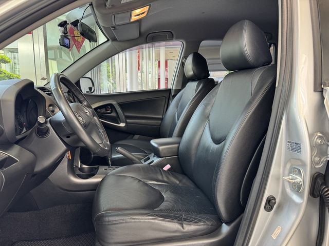 TOYOTA豐田 RAV4  第15張相片